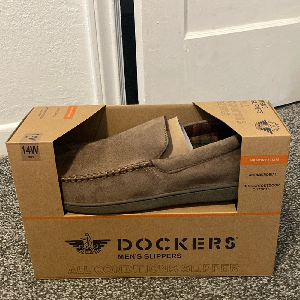 Slippers men’s nwt Dockers taupe 14W